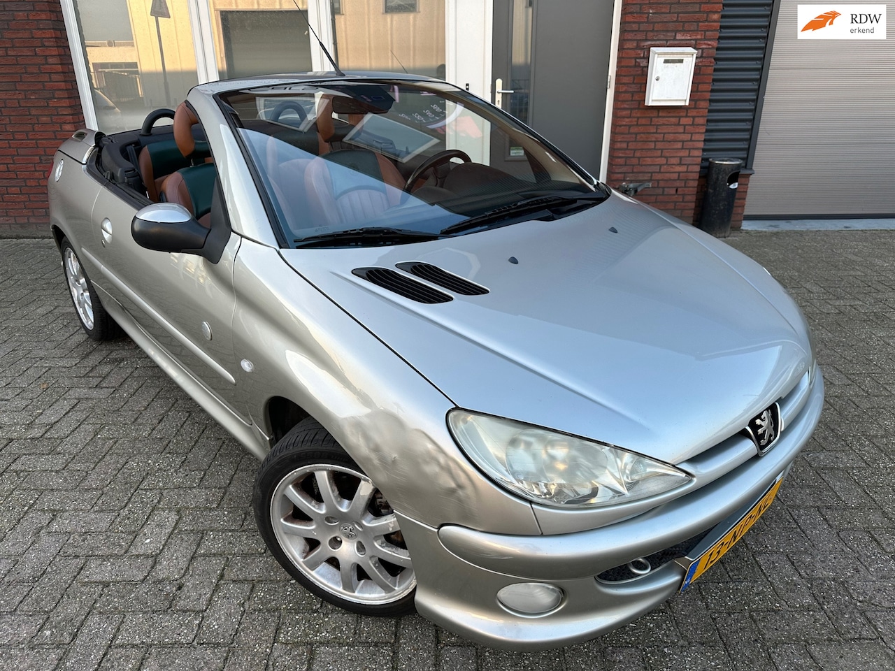 Peugeot 206 CC - 2.0-16V Roland Garros / Leder / Clima / Cruise - AutoWereld.nl