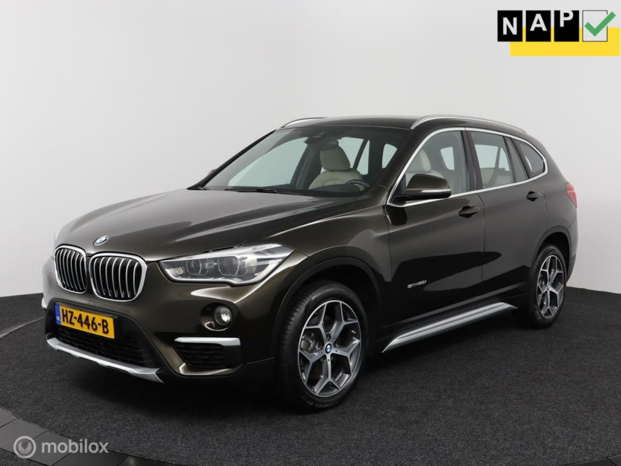 BMW X1 - SDrive 2.0i 192Pk Aut-8 | Clima | Leder | Cruise | Head-up display | Stoelverw. | Xenon | - AutoWereld.nl