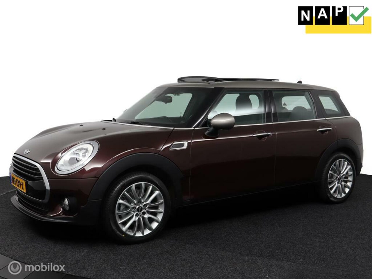 MINI Clubman - 1.5 Cooper Pepper Business H6 | Clima | Navi | Pano-dak | Cruise | Half-leder | LMV | Wint - AutoWereld.nl