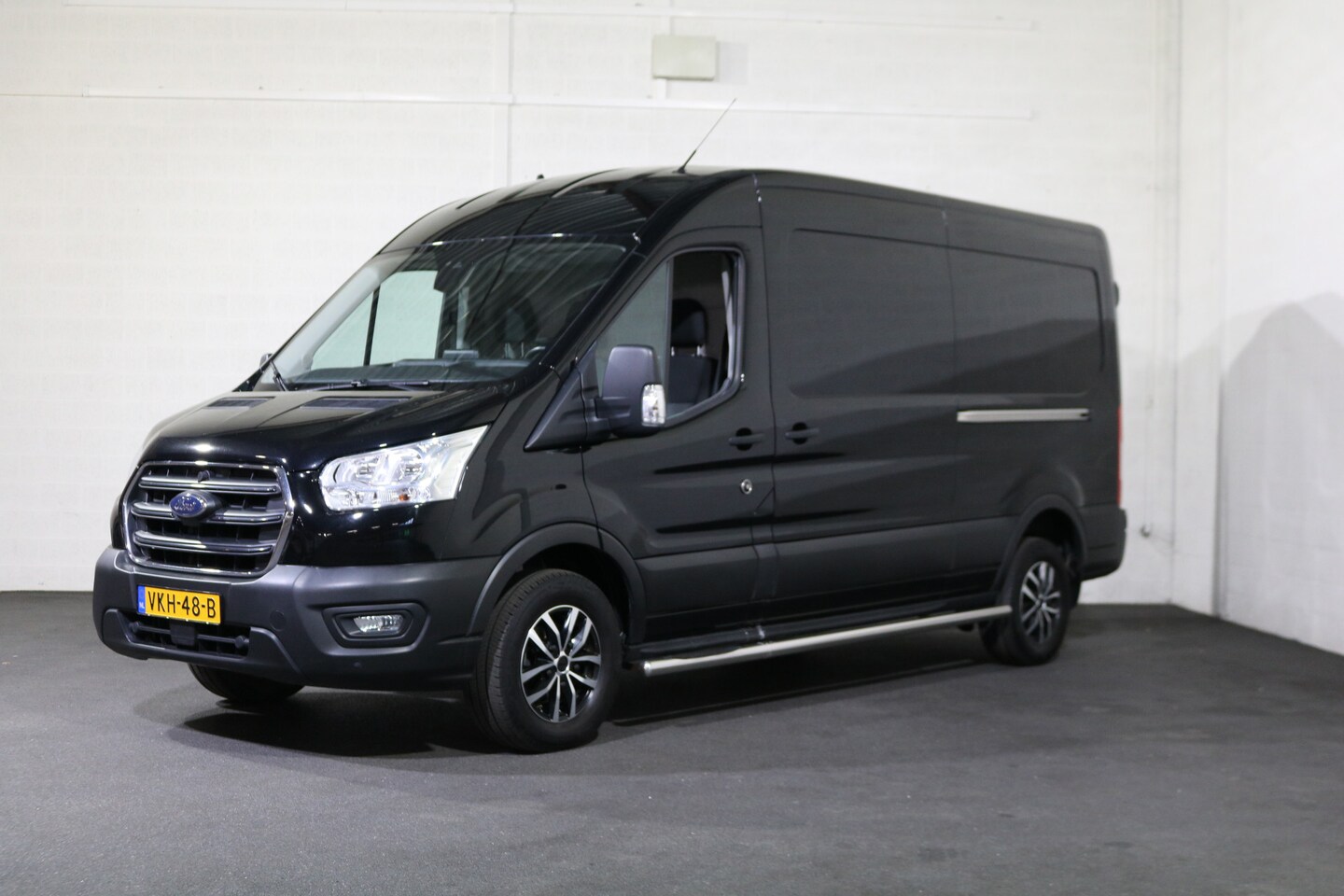 Ford Transit - 2.0 TDci 170pk L3 H2 Airco Apple Carplay Camera 2x Schuifdeur Trekhaak 2.8T - AutoWereld.nl