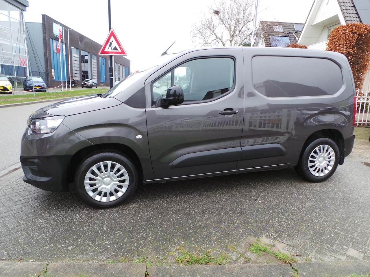 Toyota ProAce City - 1.2 Turbo Benzine 17.300 MARGE GEEN BTW/BPM Airco,Cruise,Stoelverwarming.Pdc,3 peroons wor - AutoWereld.nl