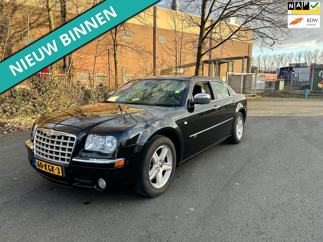 Chrysler 300C - 2.7 V6 Platinum LEUKE AUTO RIJDT EN SCHAKELT GOED - AutoWereld.nl