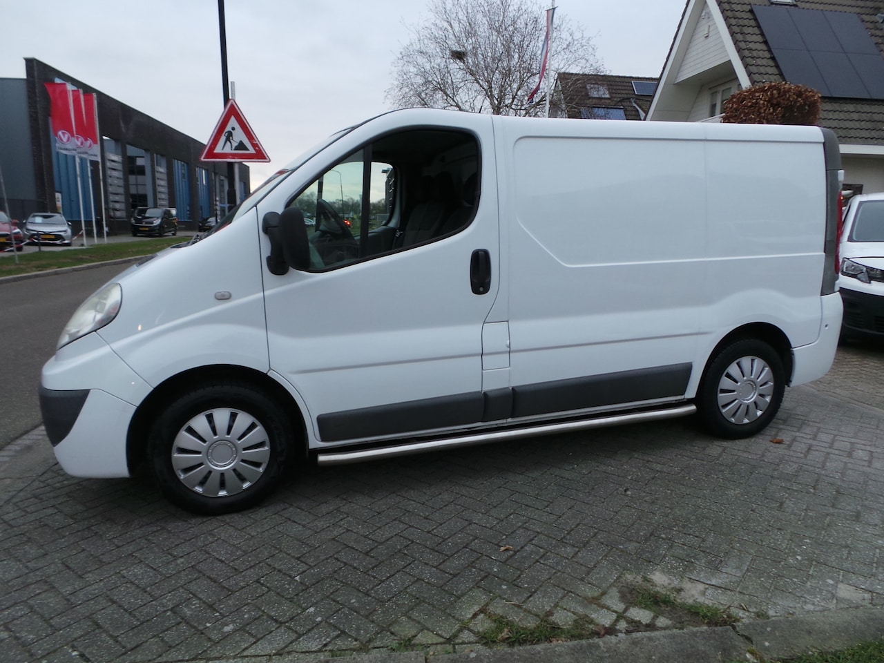 Renault Trafic - 2.0 dCi T27 L1H1 Airco.Pdc,3 persoons - AutoWereld.nl