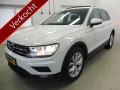 Volkswagen Tiguan - 1.5 TSI ACT Comfortline Business Trekhaak | Pano | Velours | LMV 18" | 1e eig | NL auto |