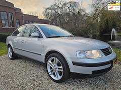 Volkswagen Passat - 1.8-5V Comfortline AIRCO