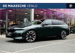 BMW 5-serie Touring - 530e High Executive M Sport Automaat / Panoramadak / Trekhaak / Stoelventilatie / Bowers &