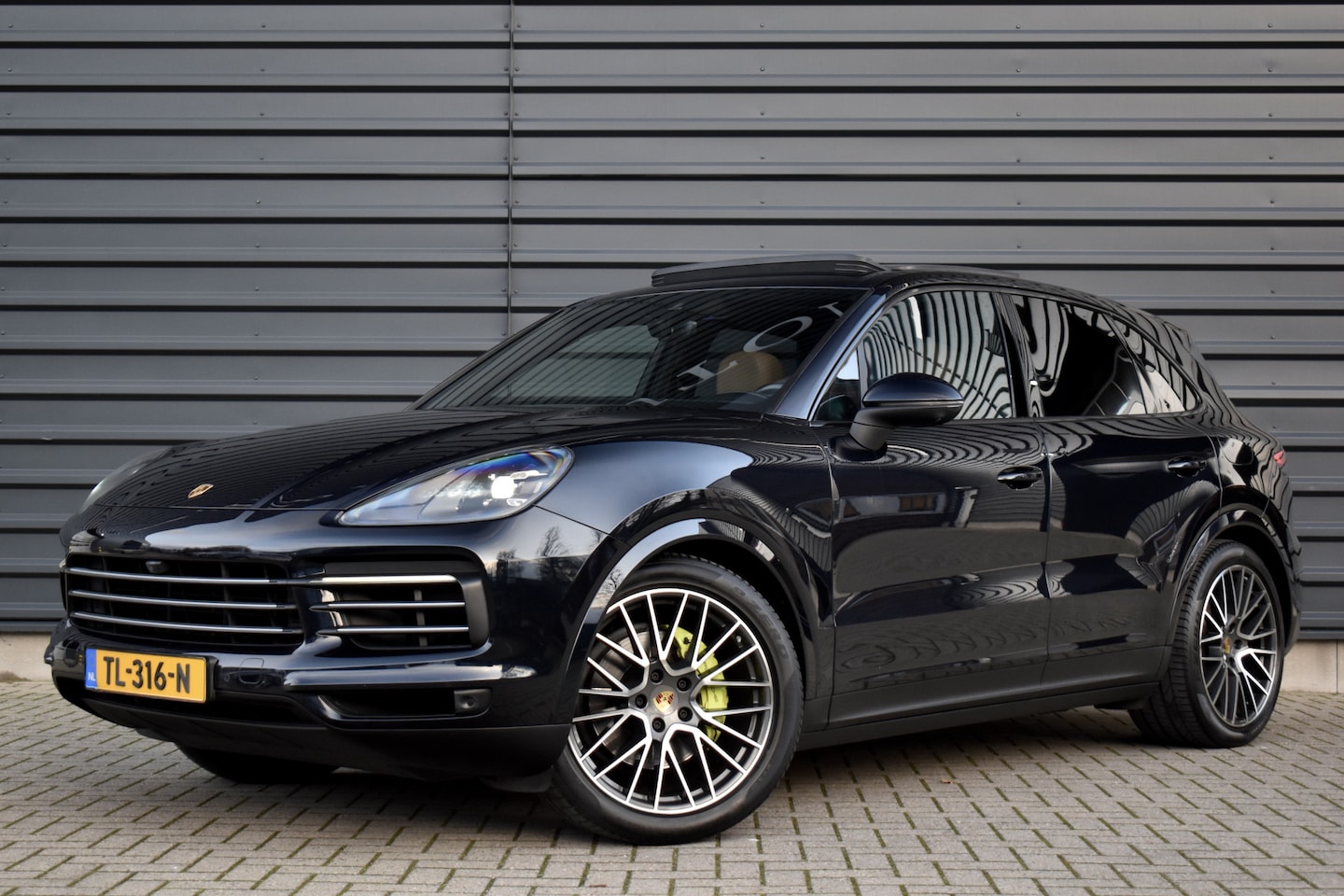 Porsche Cayenne - 3.0 E-Hybrid 462pk | Panoramadak | Trekhaak | 360 Camera | Sport Chrono | Bose | Stuurverw - AutoWereld.nl