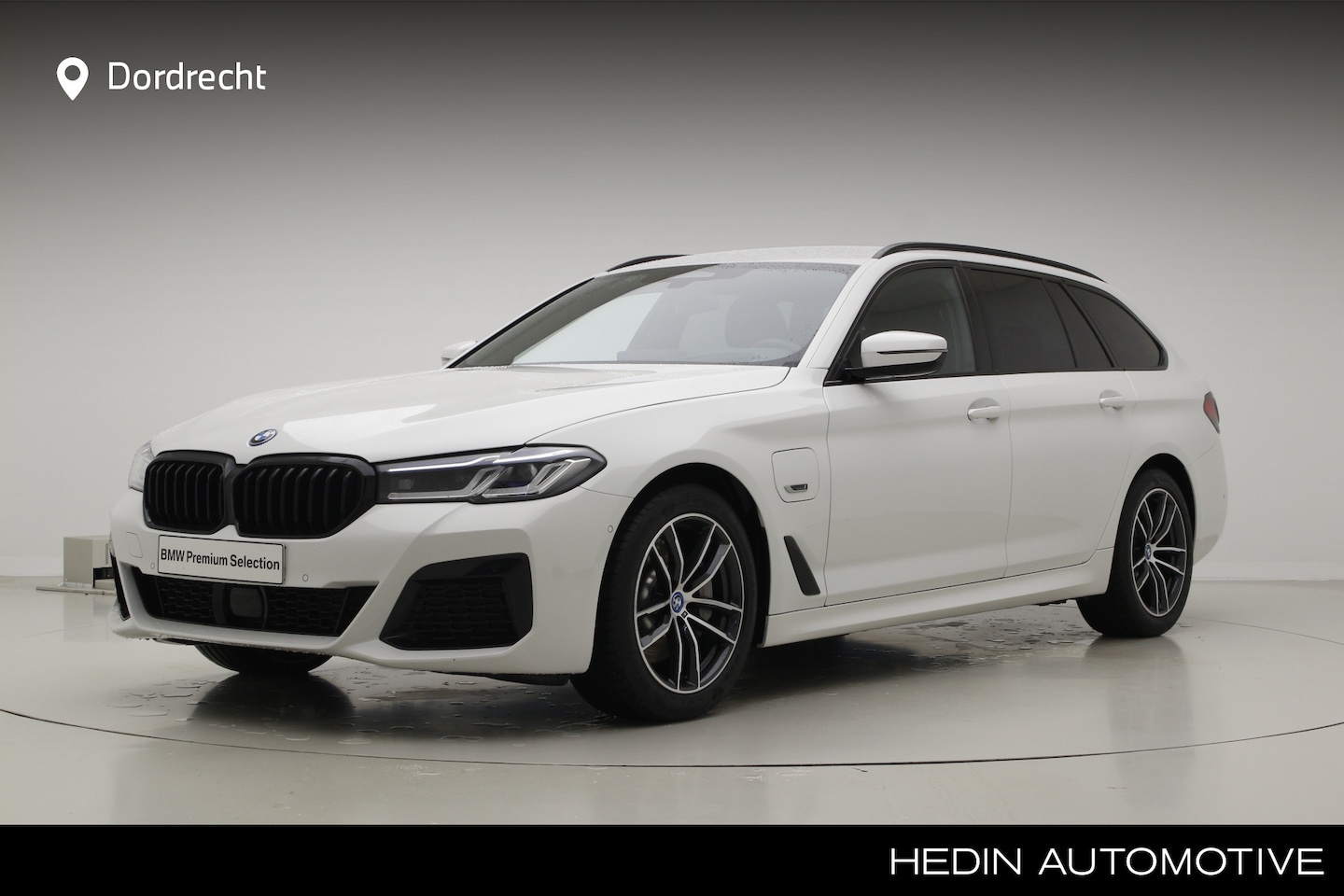 BMW 5-serie Touring - 530e M-Sport | 2024!!! | Trekhaak | Leder | Camera | Driving Assistant Professional | Lase - AutoWereld.nl