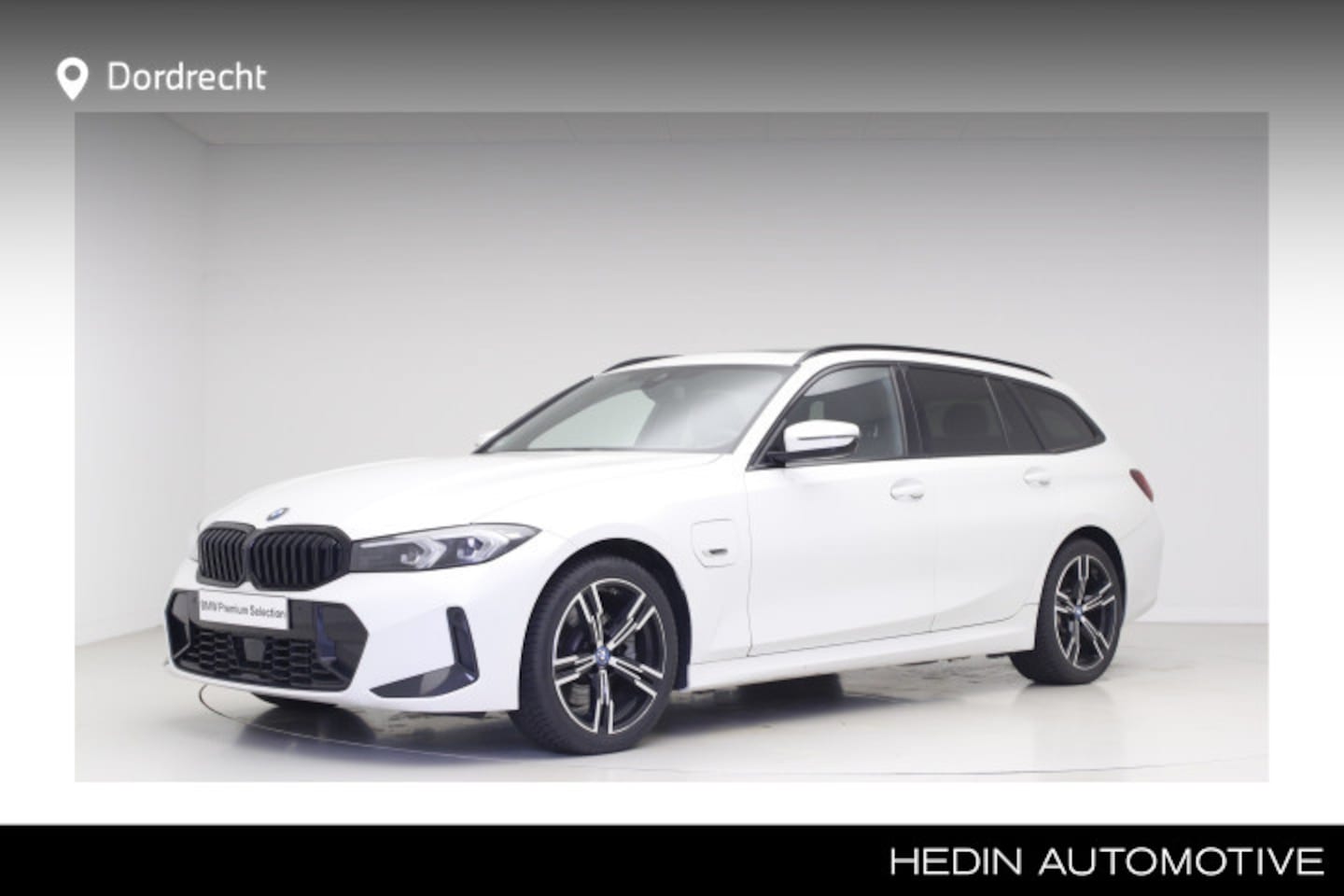 BMW 3-serie Touring - 320e M-Sport | Panorama | Trekhaak | Active Cruise Control - AutoWereld.nl