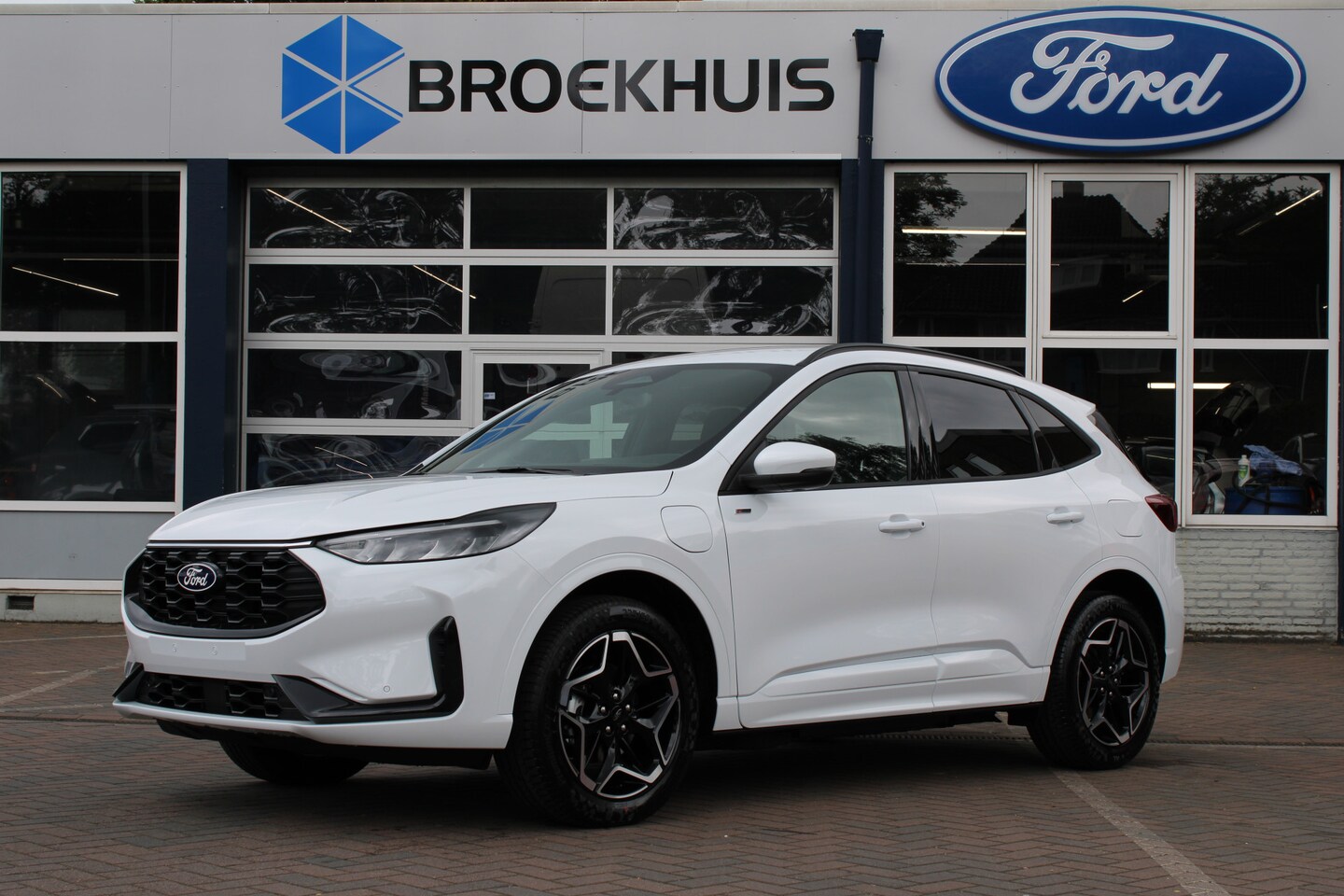 Ford Kuga - 2.5 PHEV ST-LINE | DIRECT LEVERBAAR! | ELEKTR TREKHAAK | WINTERPACK | 19'' LMV | STANDVERW - AutoWereld.nl