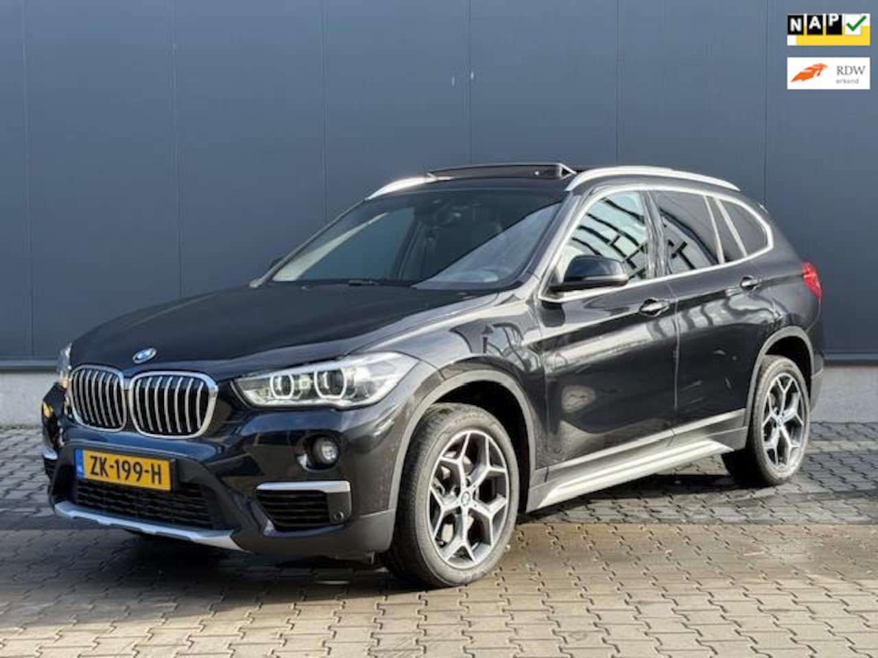 BMW X1 - SDrive20i High Executive | Panorama Dak | Stoelverwarming | NL Auto! - AutoWereld.nl