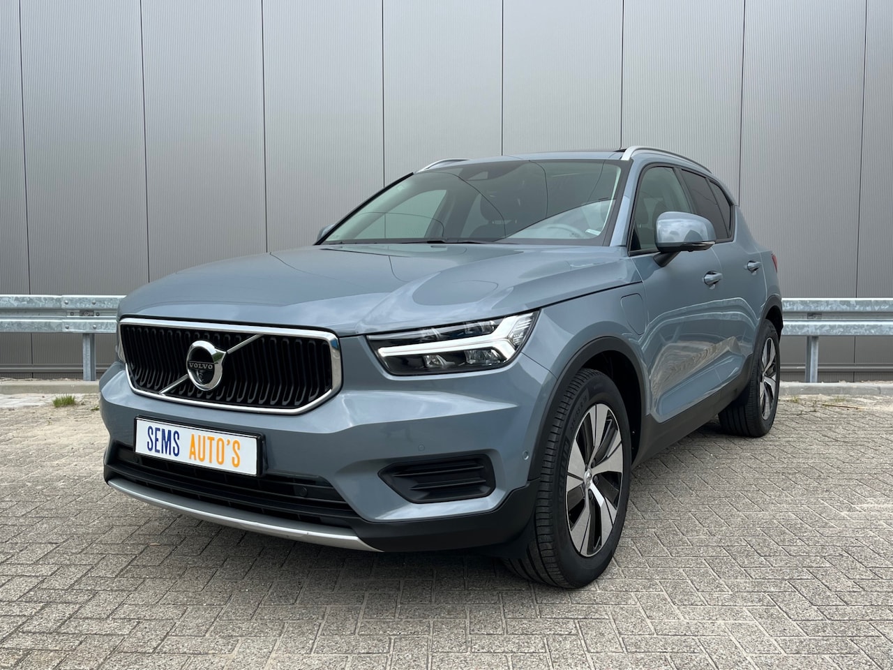 Volvo XC40 - 1.5 T5 Twin Engine Momentum Pro Panorama dak / 360 Camera / Full LED / NAP - AutoWereld.nl