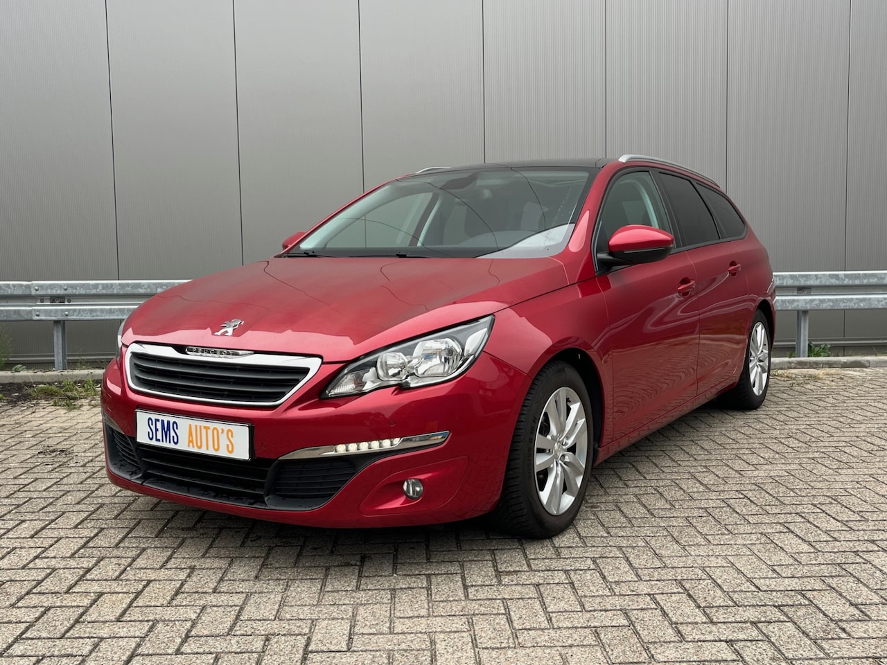 Peugeot 308 SW - 1.6 BlueHDI Blue Lease Executive Navigatie / Panorama Dak / Camera - AutoWereld.nl