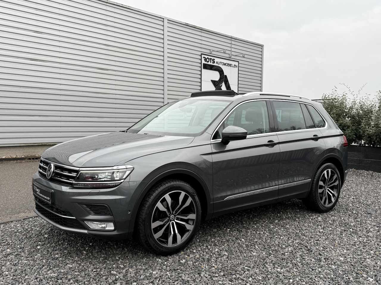 Volkswagen Tiguan - 1.4 TSI ACT DSG Highline Pano|Virtuel|Keyles|Camera|ACC Grijs - AutoWereld.nl