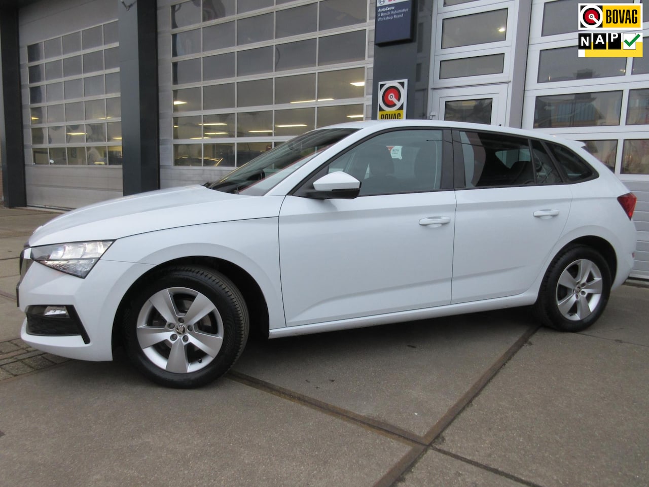 Skoda Scala - 1.0 TSI Ambition / Navi / Carplay/ L.M. Velgen - AutoWereld.nl