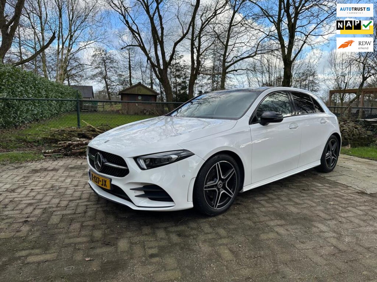 Mercedes-Benz A-klasse - 180 Business Solution Plus AMG | Panoramadak |Sfeerverlichting | Nightpakket | Augmented R - AutoWereld.nl