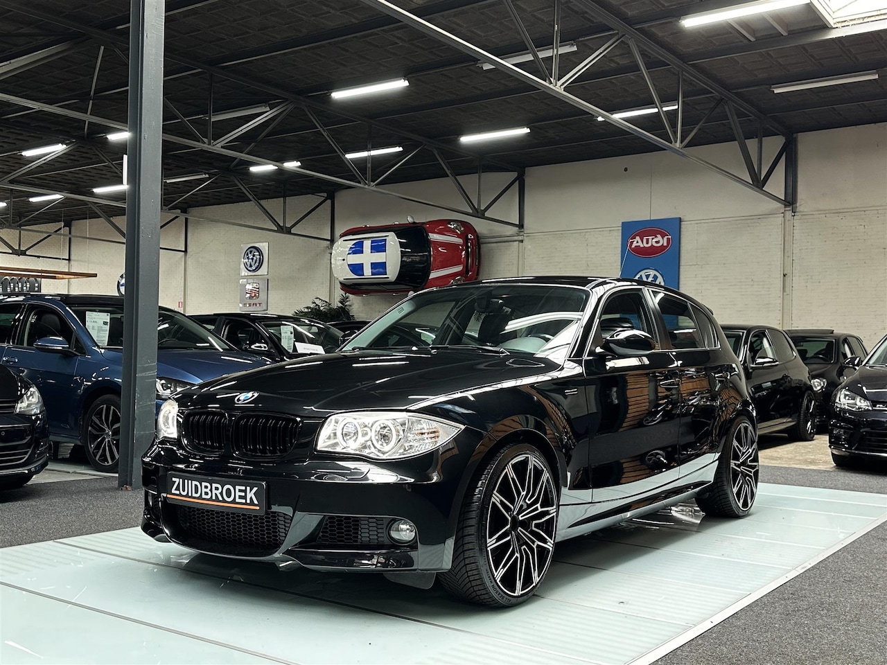 BMW 1-serie - 116i LCI 5-Deurs M-SPORT 17" Airco Stuurbed. Youngtimer - AutoWereld.nl