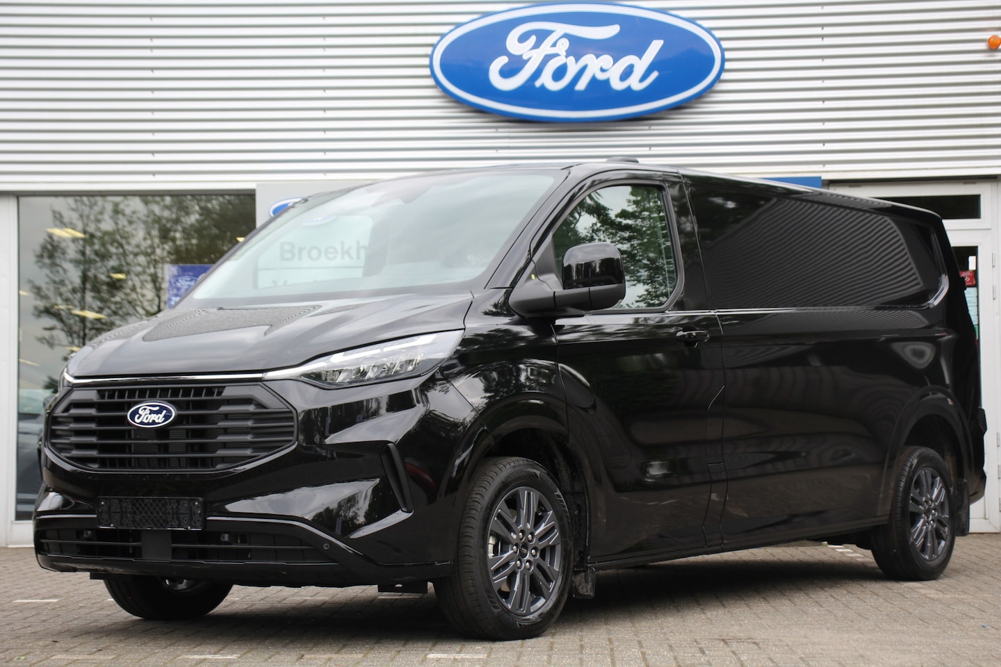 Ford Transit Custom - 320 2.0 TDCI L2H1 LIMITED AUTOMAAT | BLACK EDITION | SPOILER PAKKET | ADAPTIVE CRUISE | WI - AutoWereld.nl