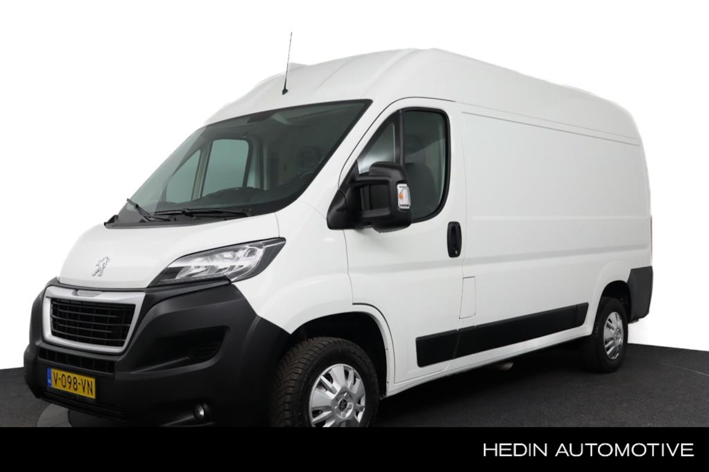 Peugeot Boxer - 330 2.0 BlueHDI L2H2 Premium Pack Airconditioning | Cruise Controle | Camera | PDC achter - AutoWereld.nl