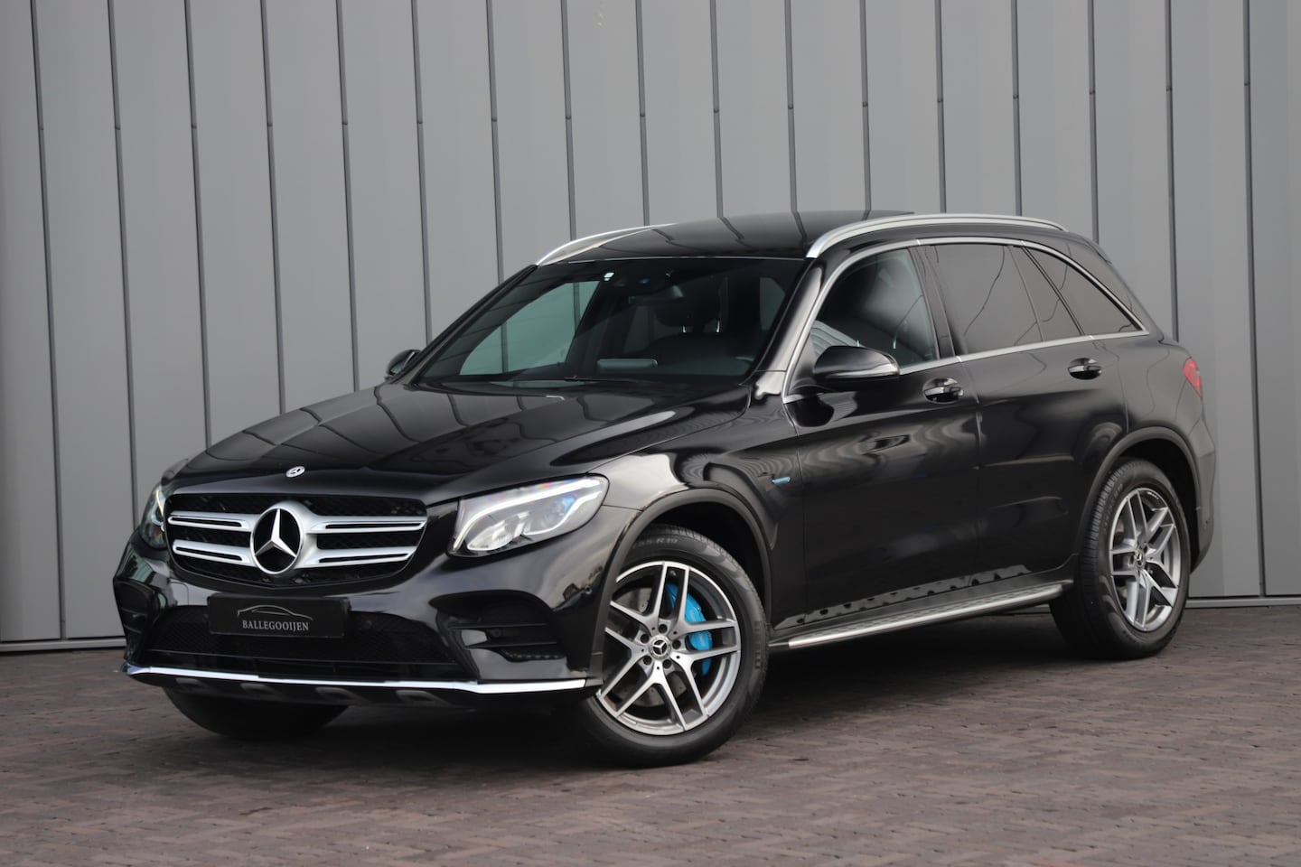 Mercedes-Benz GLC-klasse - 350e AMG 4-Matic | Luchtvering | Panoramadak | Leder | Keyles-start | Standkachel | Led | - AutoWereld.nl