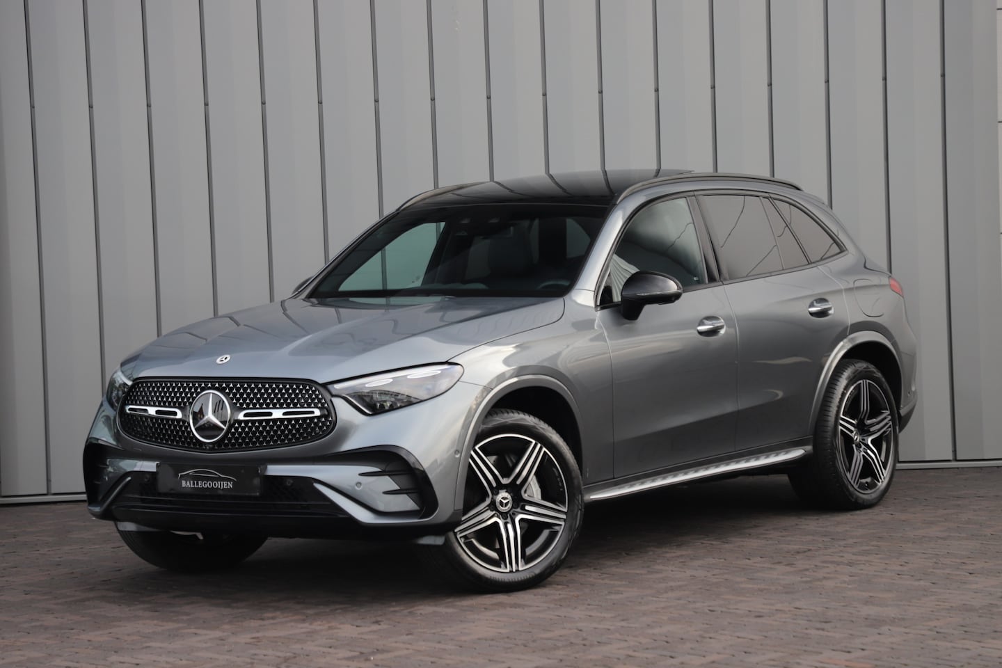 Mercedes-Benz GLC-klasse - 300e AMG 4-Matic Aut9 | 313PK | Keyles-go | Pano | Burmester | Carbon | Distronic | Leder - AutoWereld.nl