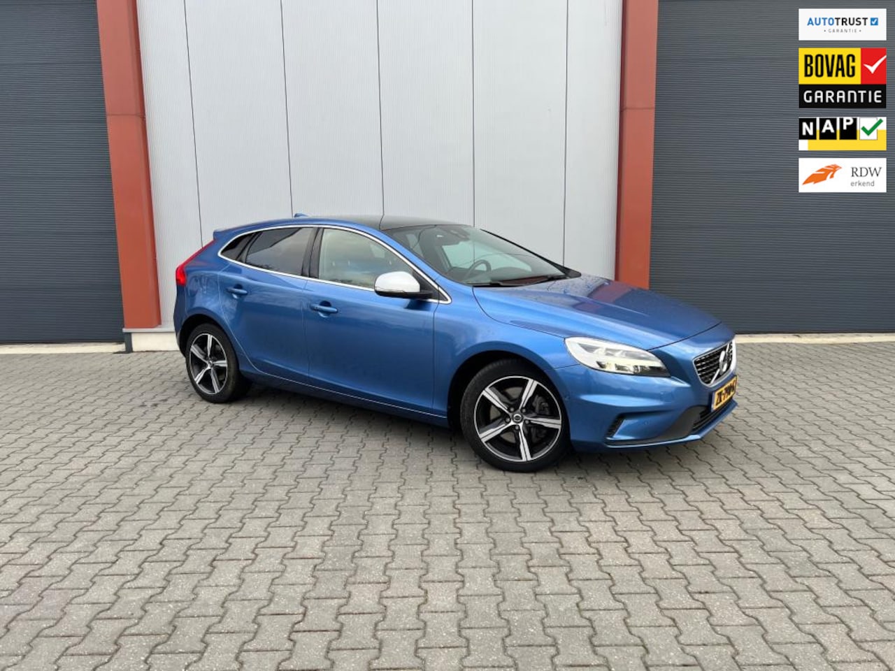 Volvo V40 - 1.5 T3 Polar+ Sport R-Design - AutoWereld.nl