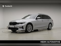 BMW 3-serie Touring - 318i Sportline | Trekhaak | Camera | Hifi | Winter en Zomerset