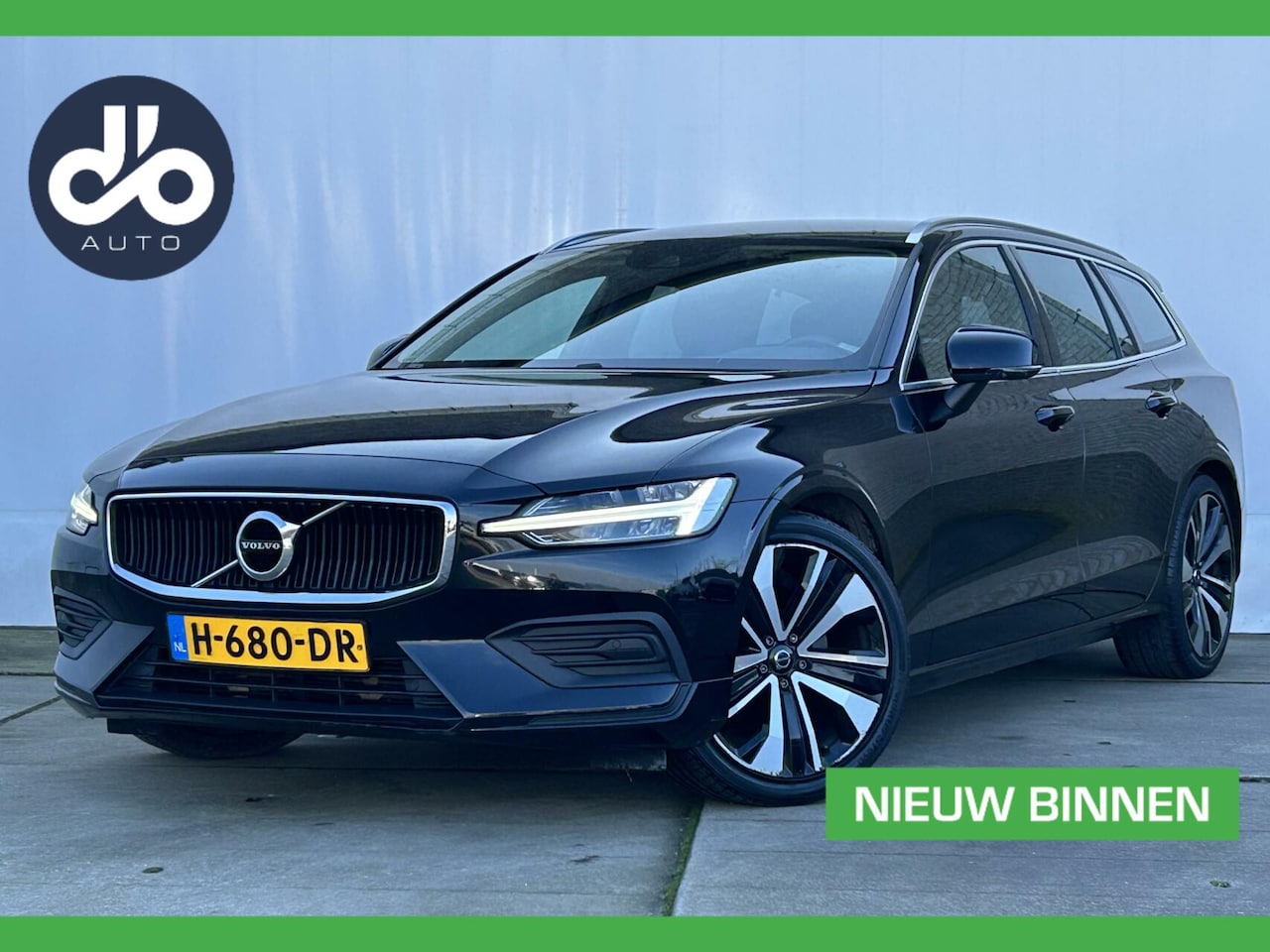 Volvo V60 - 2.0 T4 191pk AUTOM. Momentum Pro NAVI + CAMERA I TREKHAAK I ORG.NL + NAP - AutoWereld.nl