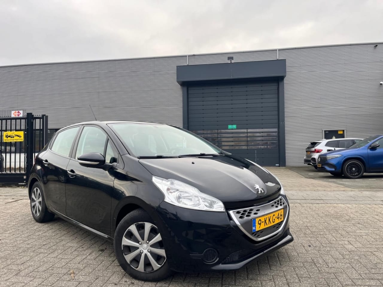 Peugeot 208 - 1.4 e-HDi AUTOMAAT Navigatie|Cruise Luxe Active - AutoWereld.nl