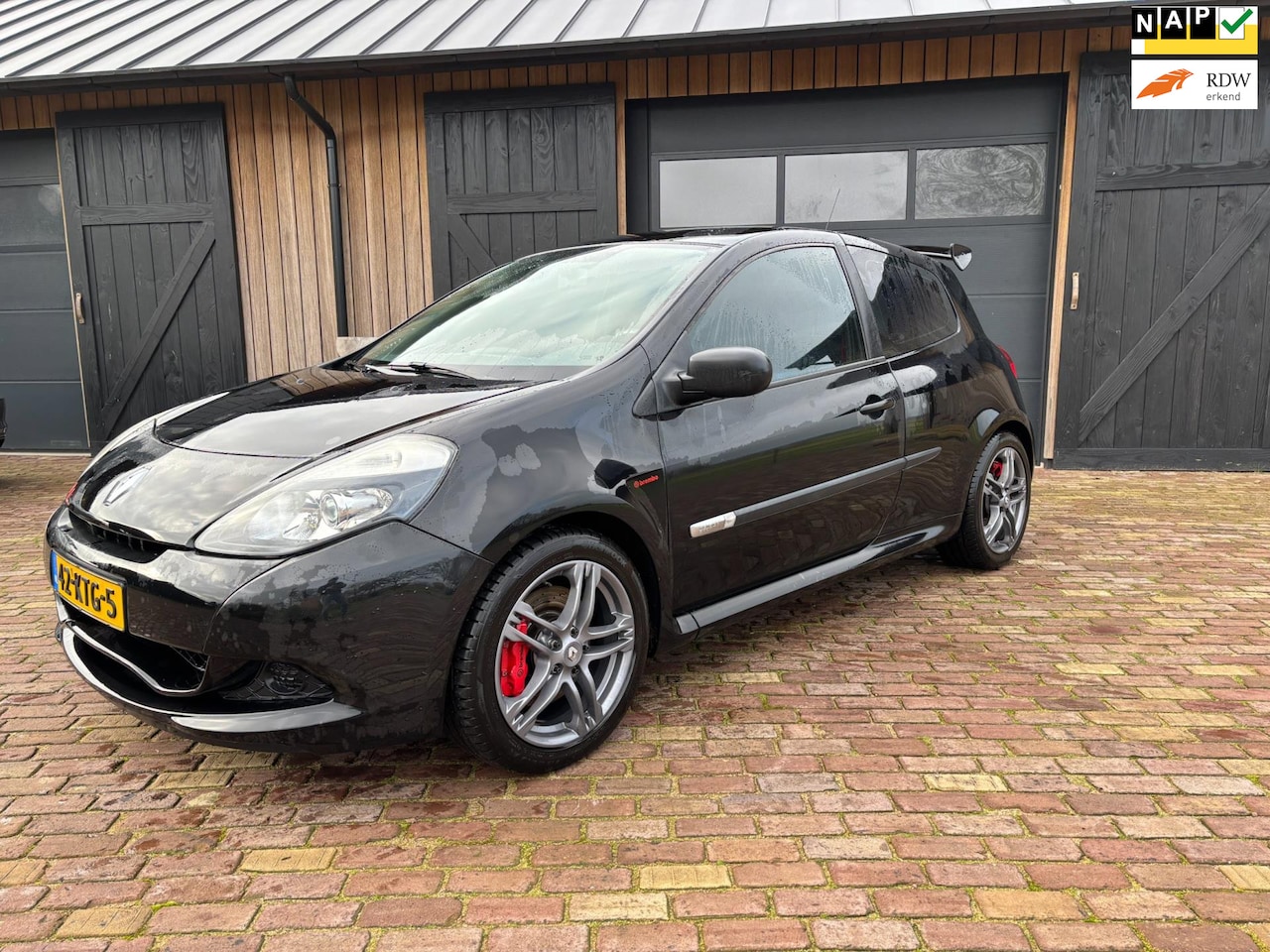 Renault Clio - 2.0 RS Cup. 200 PK NL AUTO. PERFECT ONDERHOUD MET BOEKJES EN FACTUREN - AutoWereld.nl