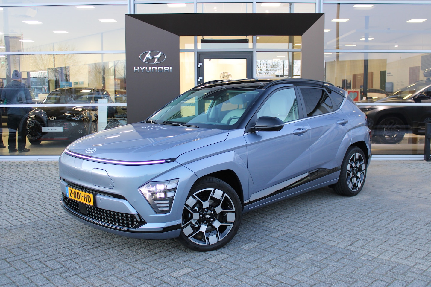 Hyundai Kona Electric - Premium Sky 65.4 kWh | LED achterlichten | achterruitverwarming | achterstoelen verwarmd - AutoWereld.nl