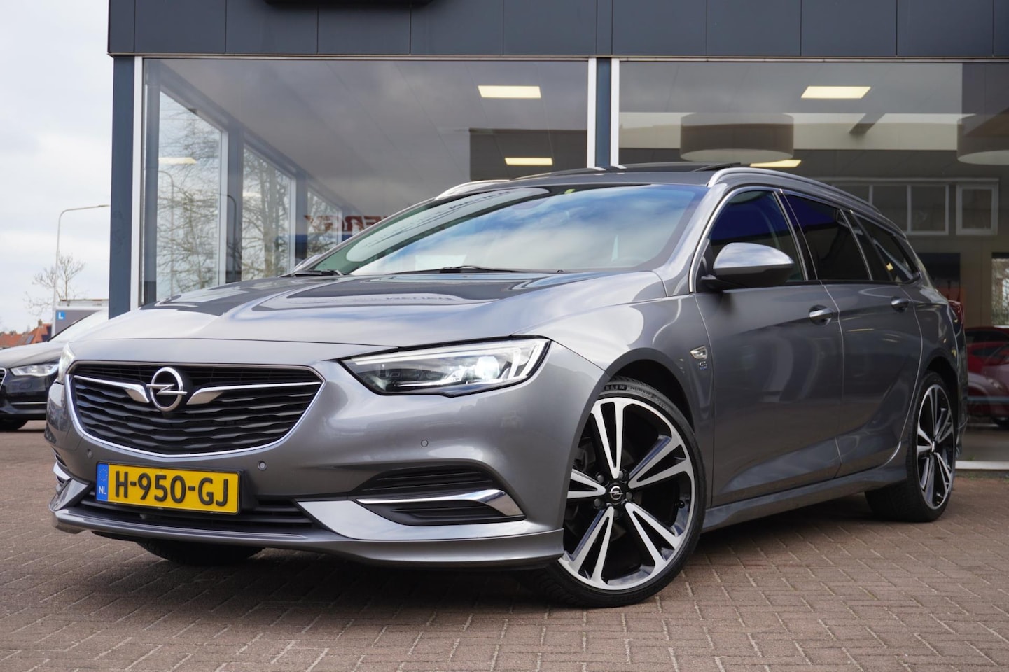 Opel Insignia Sports Tourer - 1.5 Turbo Business Executive | OPC line | Panodak | Vol opties | Dealerauto | Elek. pakket - AutoWereld.nl