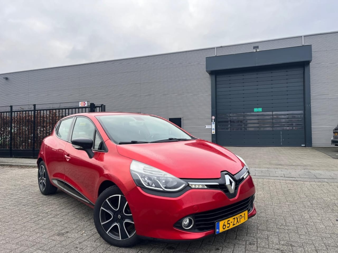 Renault Clio - 0.9 TCe Benzine Navigatie|Keyless Entry&Start Luxe model - AutoWereld.nl