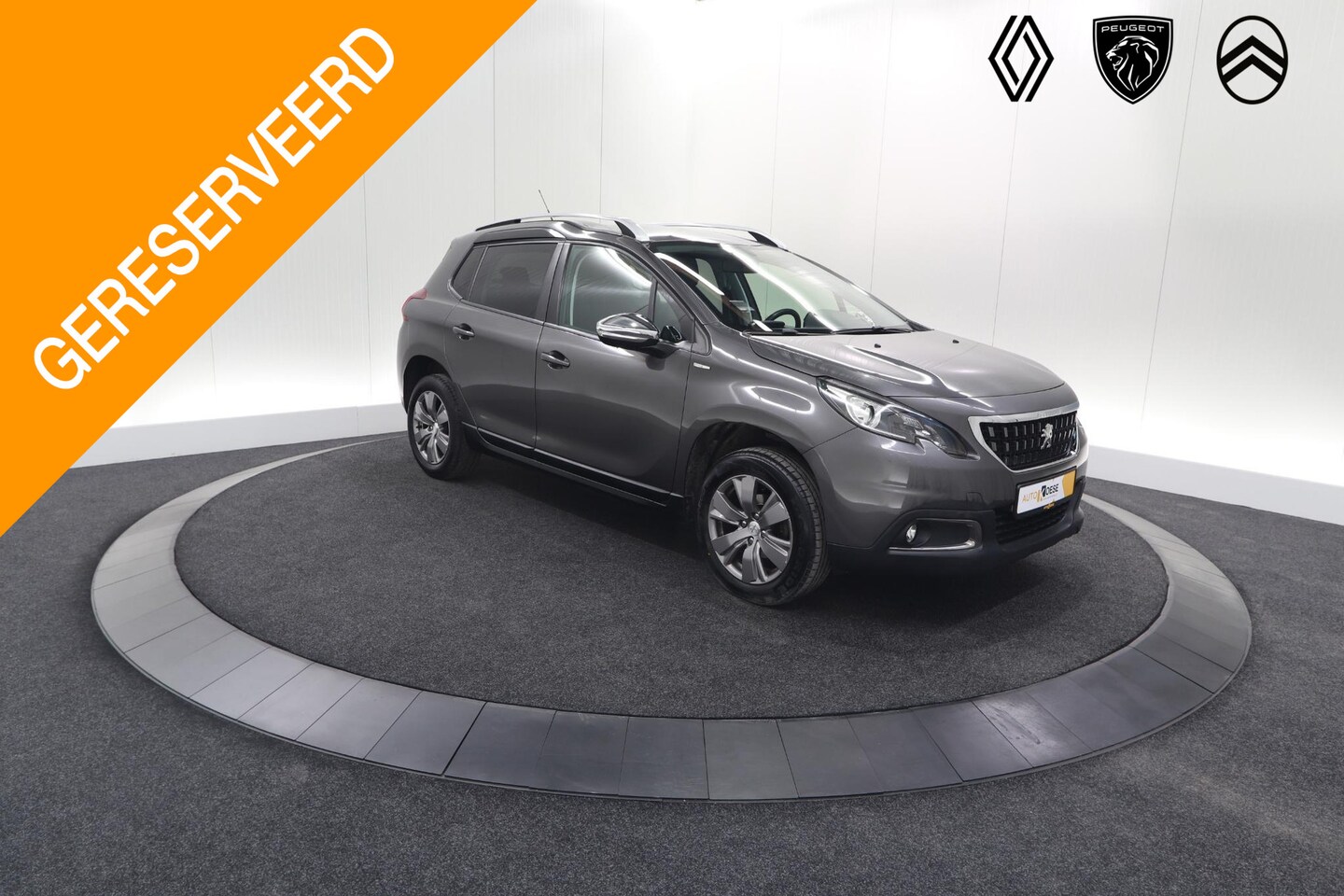 Peugeot 2008 - PureTech 82 Signature | Parkeersensoren | Navigatie | Apple Carplay | 16 Inch Lichtmetalen - AutoWereld.nl