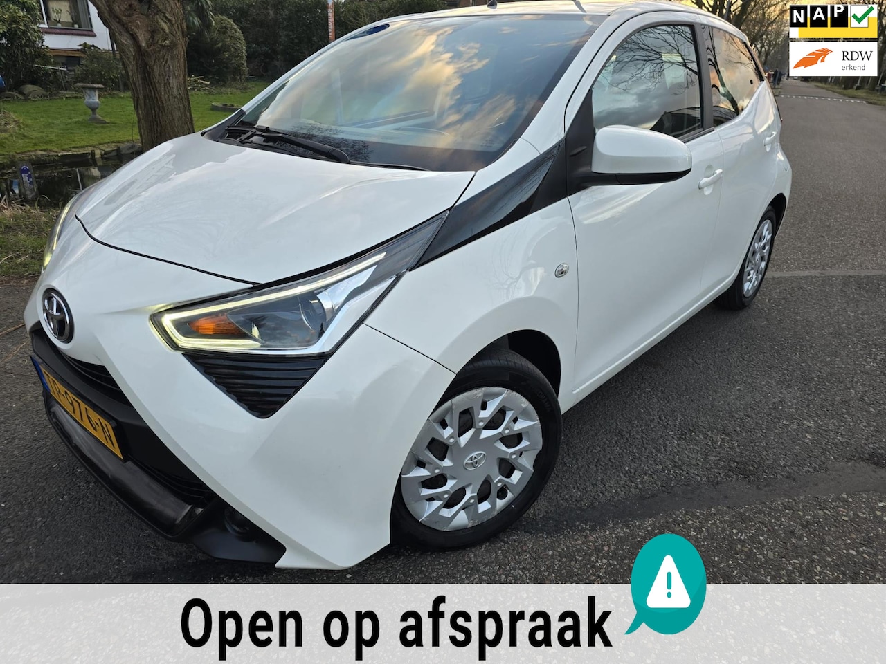 Toyota Aygo - 1.0 VVT-i x-play/Navi/Camera/Airco/1e eig./Incl. BTW - AutoWereld.nl