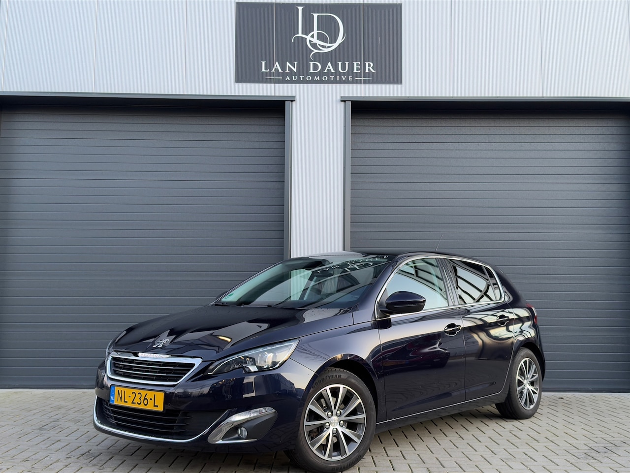 Peugeot 308 - 1.2 PureTech Allure /Pano / Xenon / CAM / 1e Eig - AutoWereld.nl