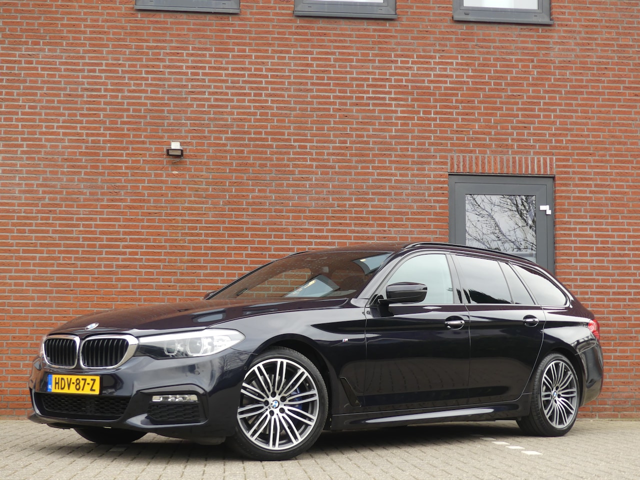 BMW 5-serie Touring - 530i M-Sport / Carbon zwart / Dealer onderhouden - AutoWereld.nl