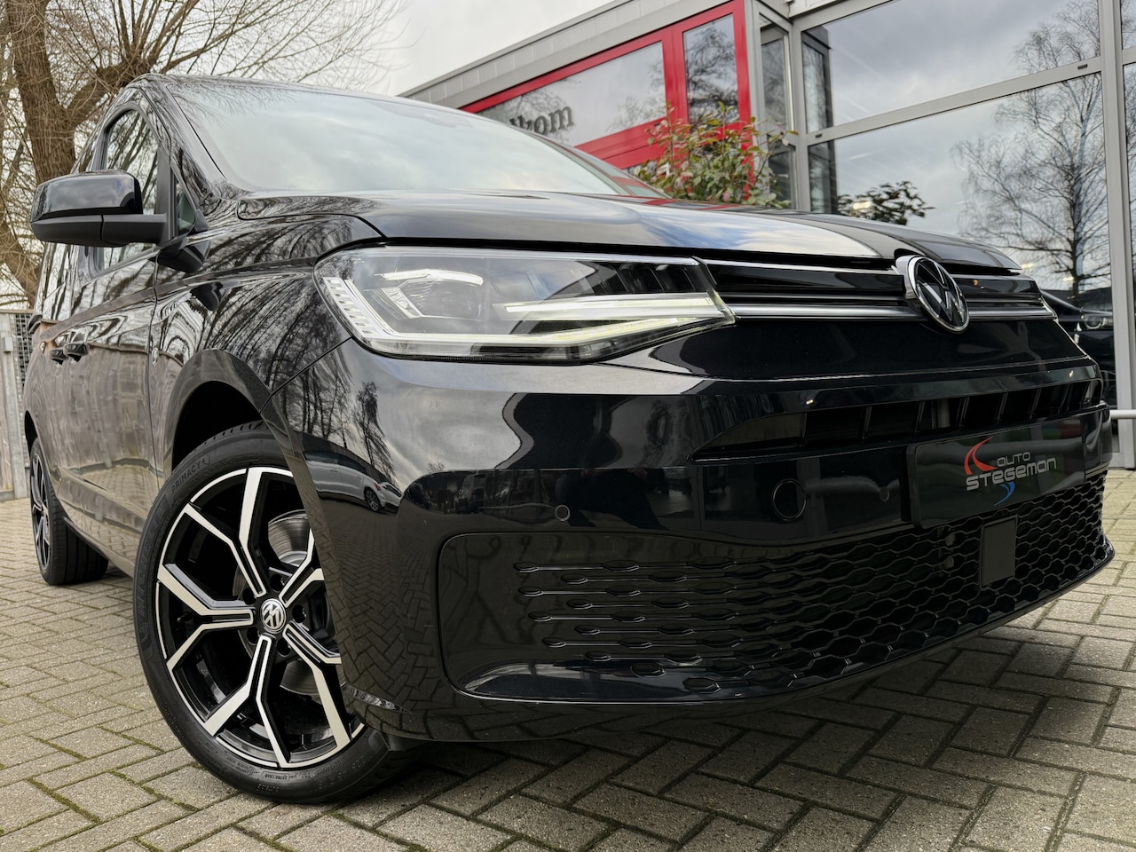 Volkswagen Caddy - 1.5 TSI 5p *!* CARPLAY/ 18 INCH/ LED/ RADAR/ TREKHAAK *!* - AutoWereld.nl