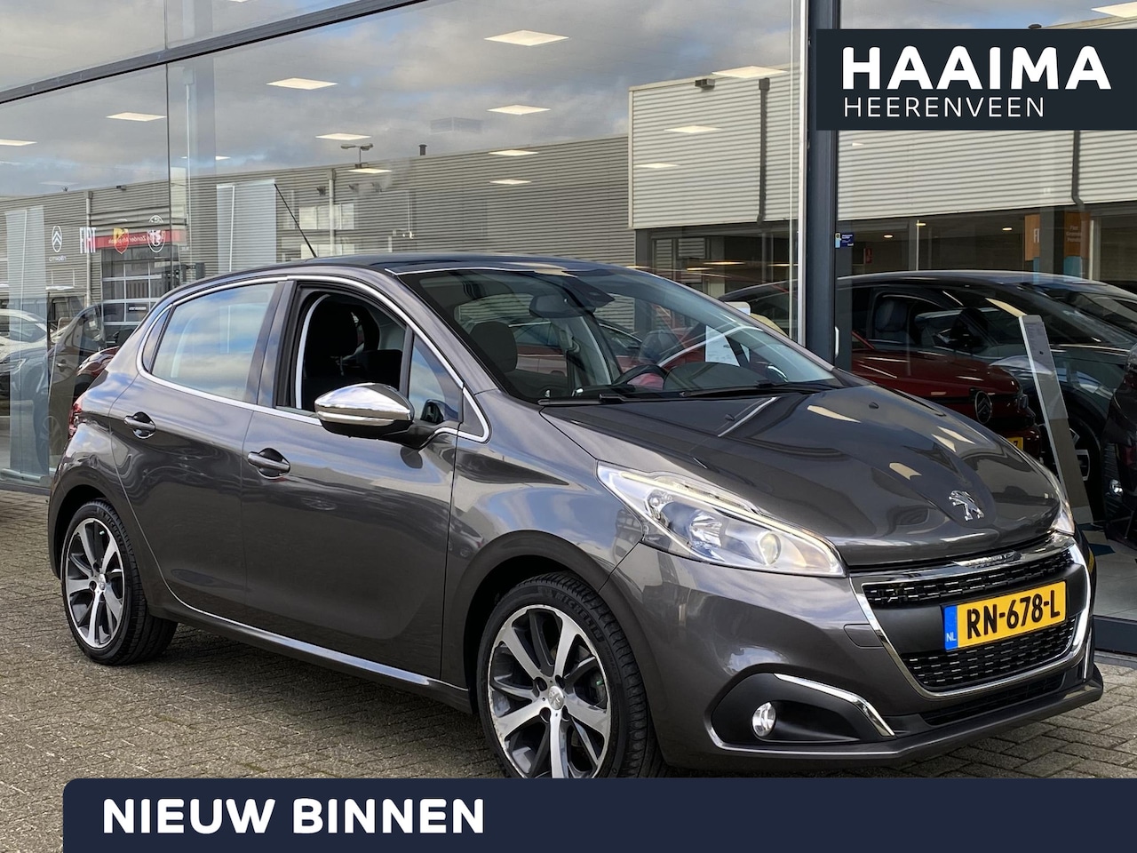 Peugeot 208 - 1.2T 110pk Allure | Panorama dak | Achteruitrijcamera | Navigatie | Climate Control | Crui - AutoWereld.nl