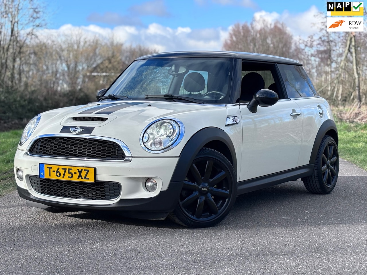 MINI Cooper S - Mini 1.6 / 17'' / Leder / Boekjes - AutoWereld.nl