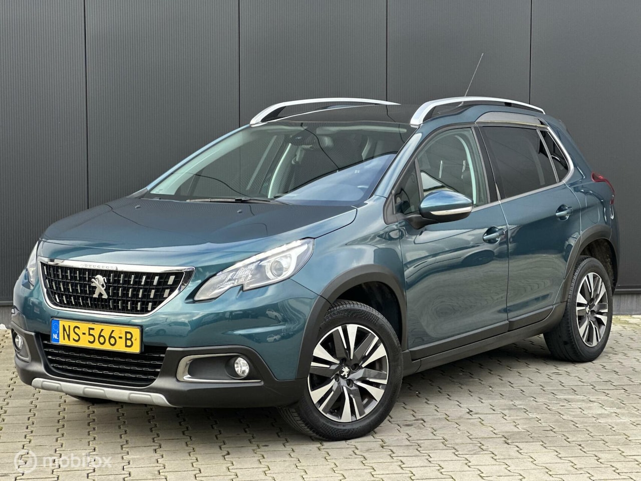 Peugeot 2008 - 1.2 110PK Allure | CRUISE |CLIMA | PANO CARPLAY - AutoWereld.nl