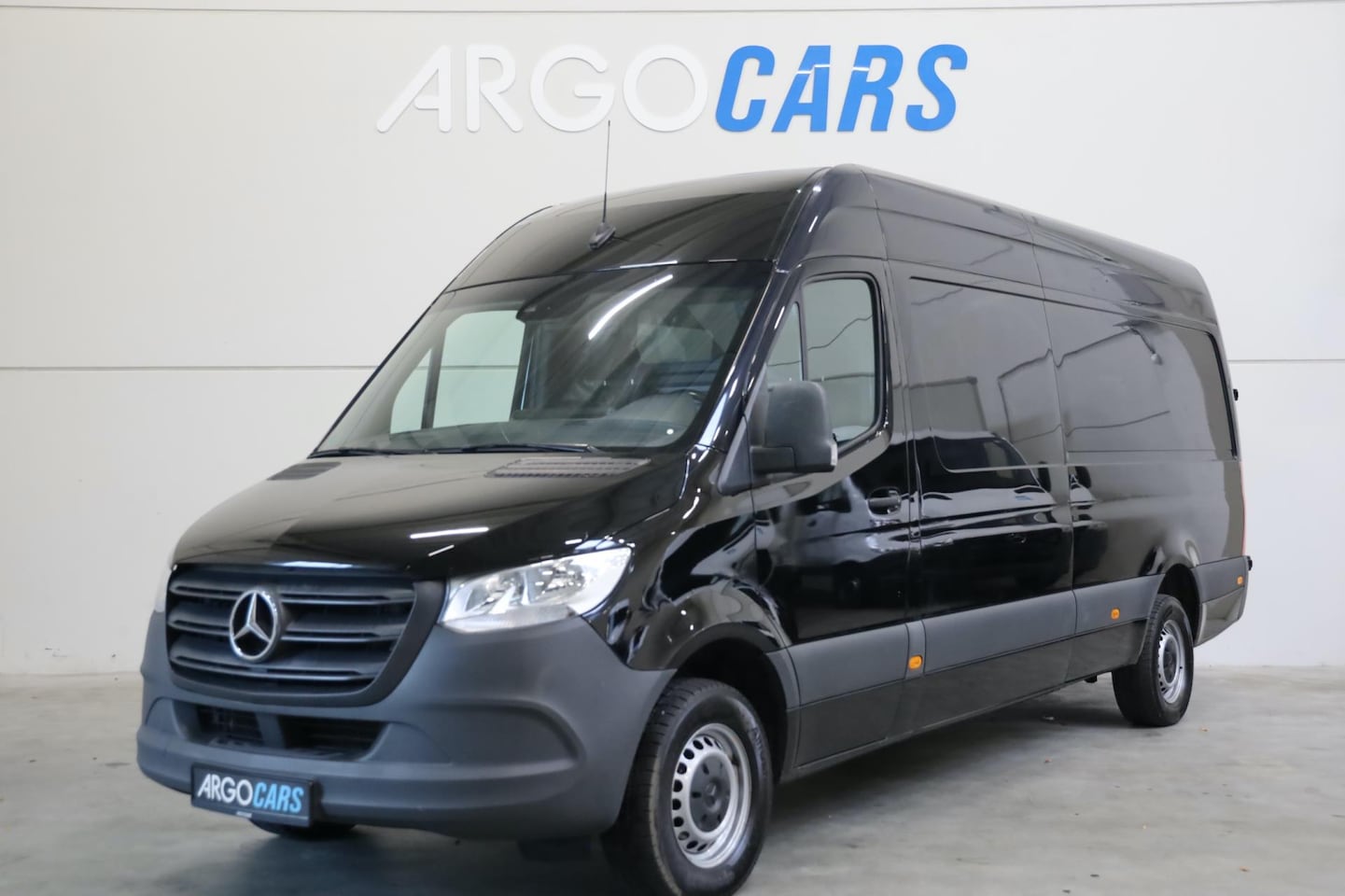 Mercedes-Benz Sprinter - 317 CDI AUTOMAAT L3/H2 ZWART CLIMA CAMERA MBUX NAVI BLIS CRUISE CONTROL LEASE V/A € 215,- - AutoWereld.nl