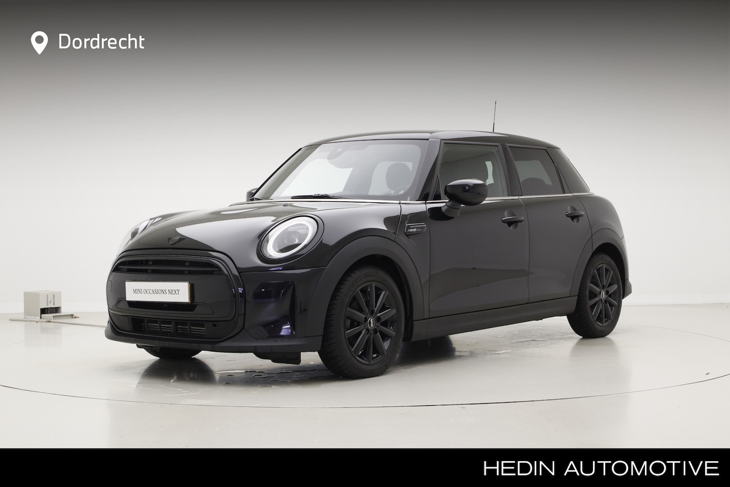 MINI Cooper - 5-deurs Camden Edition | Premium Go | 16" Victory Spoke Black | Piano Black exterior pack - AutoWereld.nl