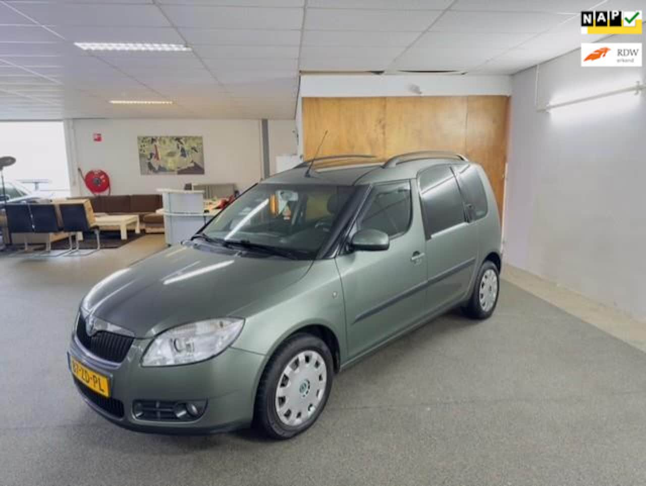 Skoda Roomster - 1.6-16V Style Apk Nieuw,Airco,Cruise,N.A.P,Trekhaak,E-Ramen,2 sleutels + Boekjes!! - AutoWereld.nl