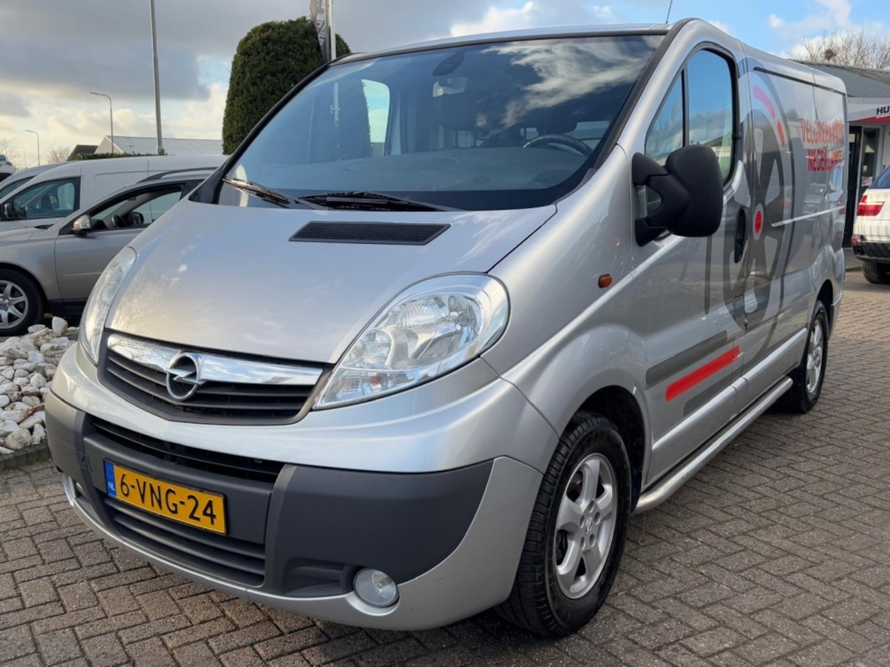 Opel Vivaro - 2.5 CDTI L1H1 Grijs 2011 Trekhaak Airco - AutoWereld.nl