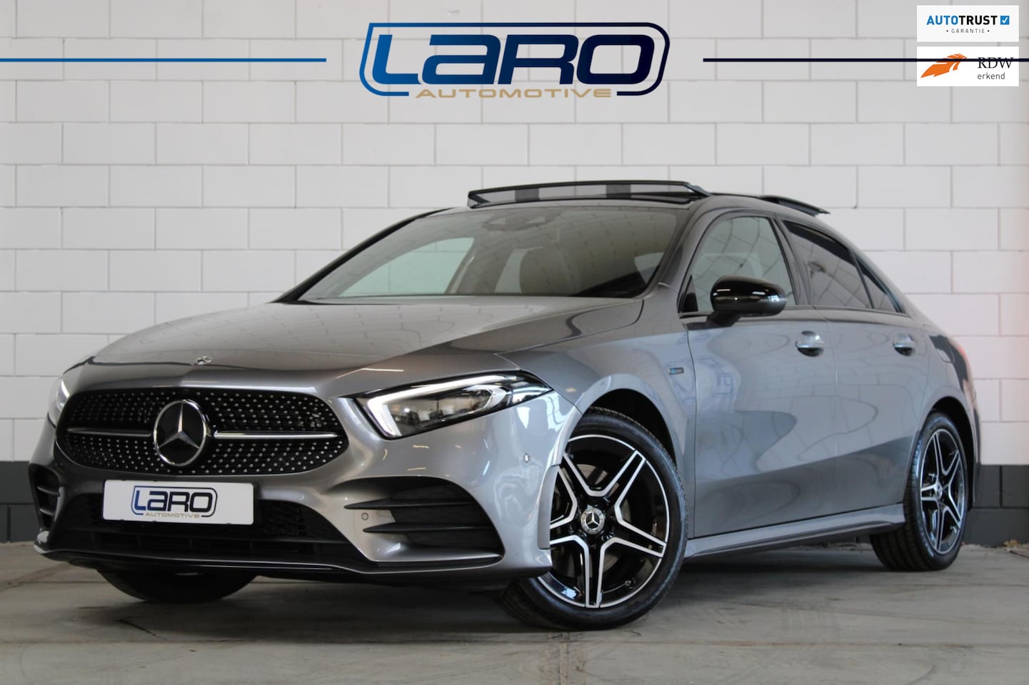 Mercedes-Benz A-klasse - 250 e AMG Limousine UNIEK| Pano Leer Memory ACC Memory 360º Cam HuD Multibeam Keyless Sfee - AutoWereld.nl