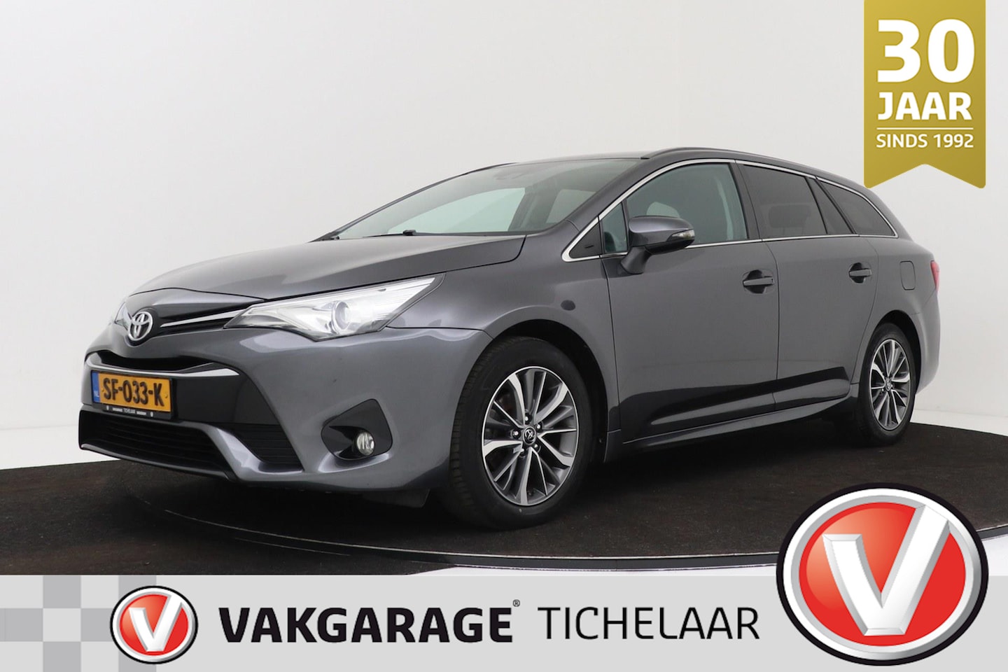 Toyota Avensis Touring Sports - 1.8 VVT-i Dynamic | Trekhaak | Panoramadak | Automaat | Stoelverwarming | Camera | - AutoWereld.nl