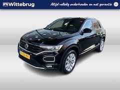 Volkswagen T-Roc - 1.5 TSI Sport zwenkbare trekhaak / Climate control / Led verlichting / Navigatie