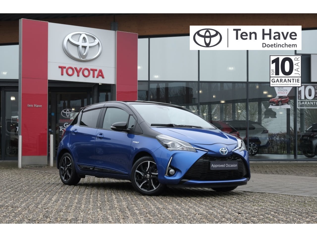 Toyota Yaris - 1.5 Hybrid Bi-Tone Plus Automaat | Skyview panoramadak | Toyota - AutoWereld.nl