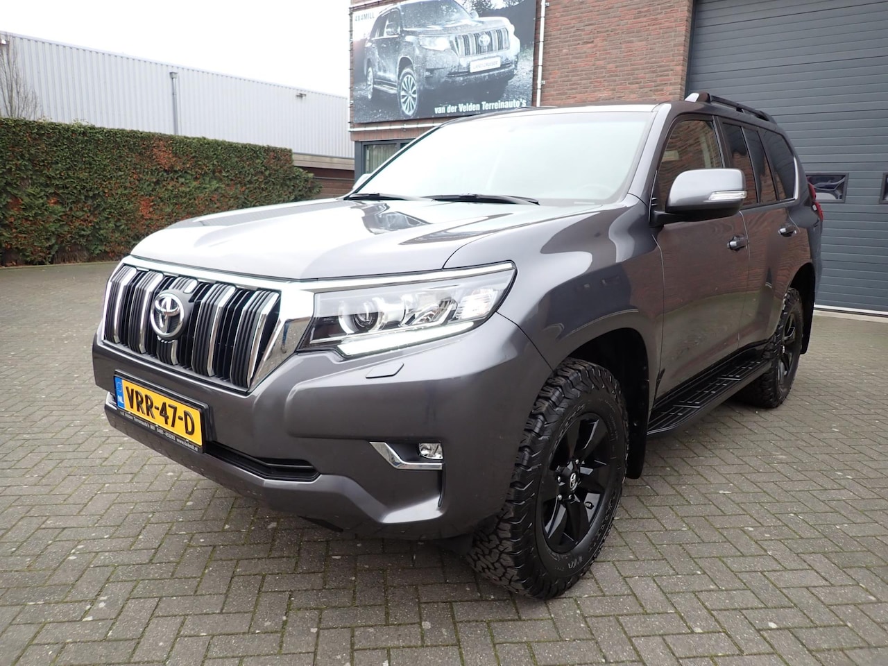 Toyota Land Cruiser Challenger - 2.8 D-4D-F Window Van - AutoWereld.nl